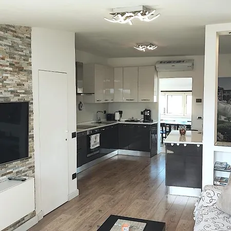Caesar's Luxury In Center Town Amphitheater Apartment *